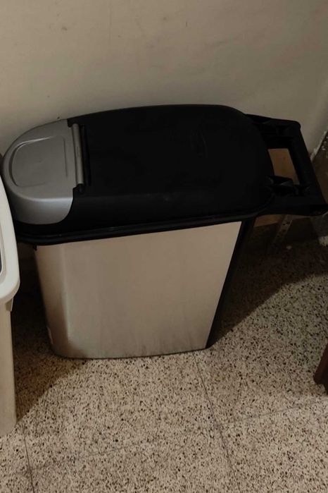 Контейнер за гранули Curver