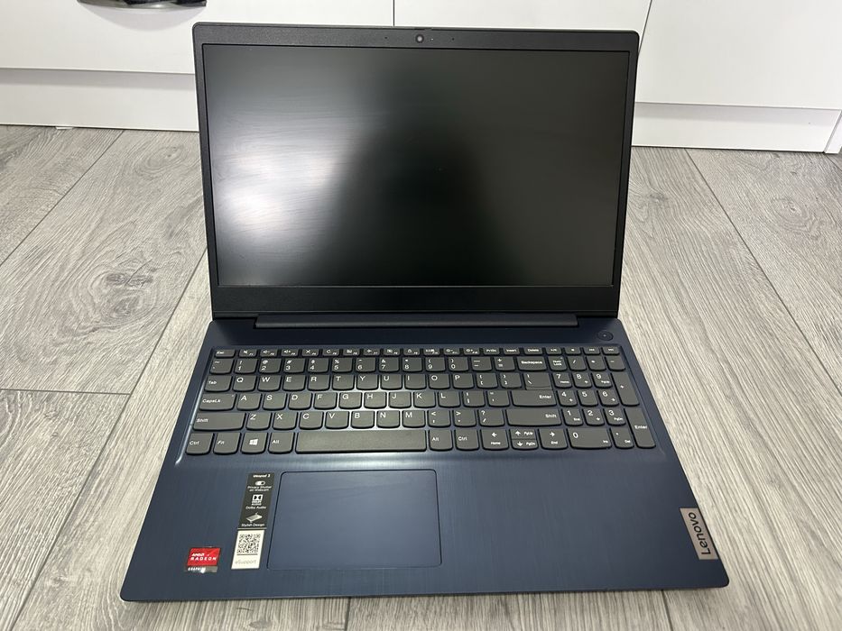 Laptop Lenovo Ideapad 3 4GB RAM și 500GB SSD
