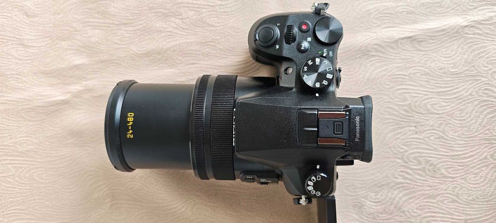Panasonic LUMIX FZ2000
