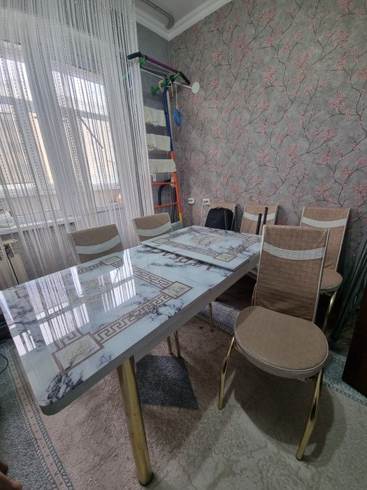 Продается стол Версаче со стульями 6 штук
