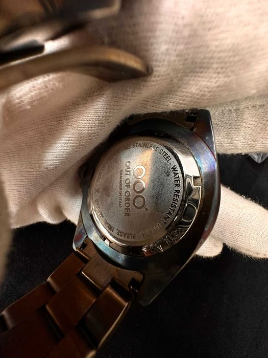 Ceas OOO – Out of Order Automatic