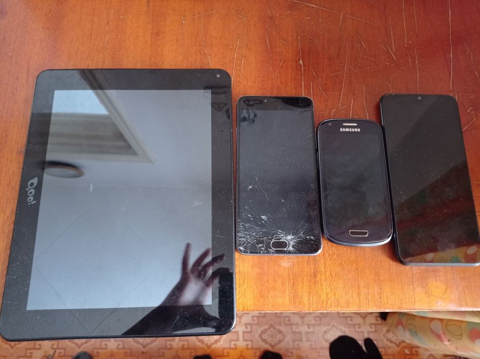 Продам телефоны на запчасти