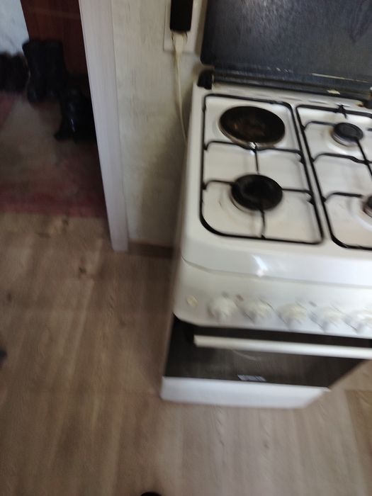 Продам газ плиту в отличном состоянии