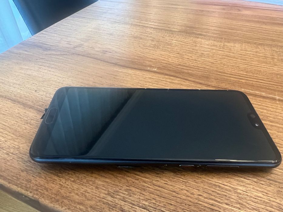 Продавам Huawei P20 Pro - 2 броя за части