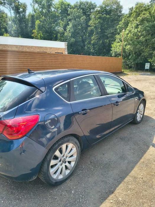 Opel Astra J || 1.7cdti 2010