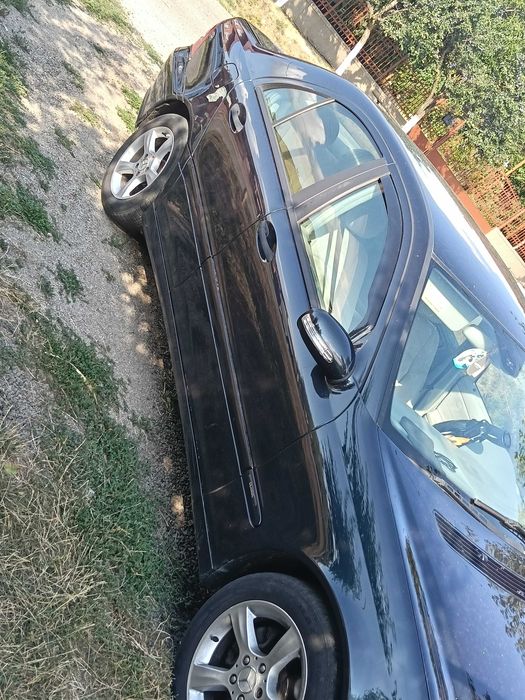 Mașină Mercedes Benz