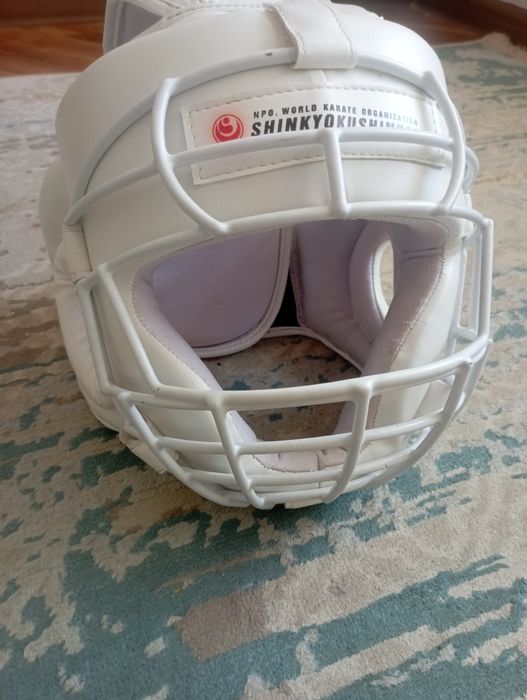 Шлем для каратэ с забралом