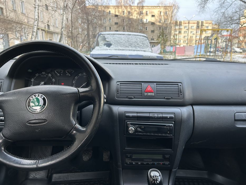 Продам отличную октавию