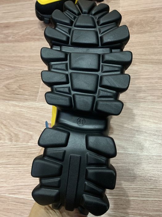 Продам кроссовки