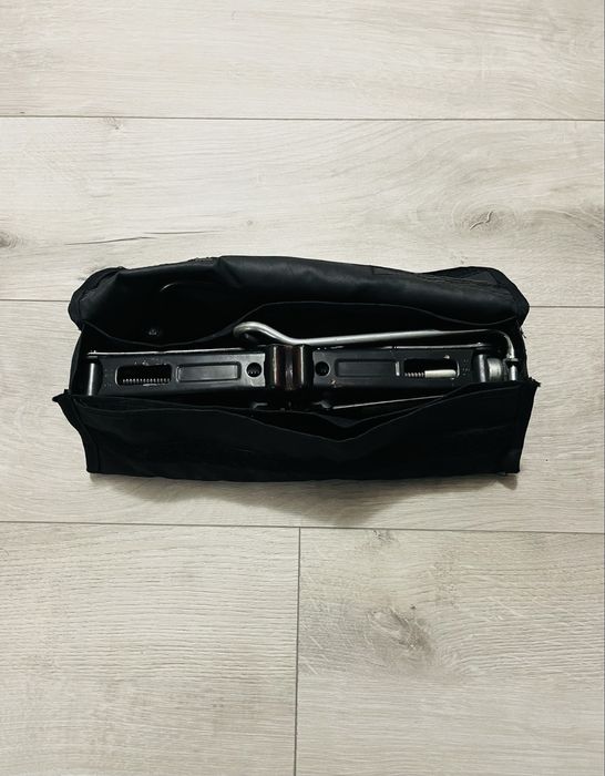 Оригинален комплект крик, ключ и кука за Citroen/Peugeot