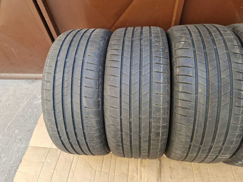4 Bridgestone R18 225/40
летни гуми 
DOT5023