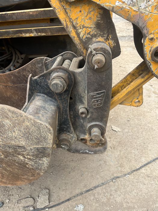 Эксковатор погрузчик Jcb 3x продам трактор