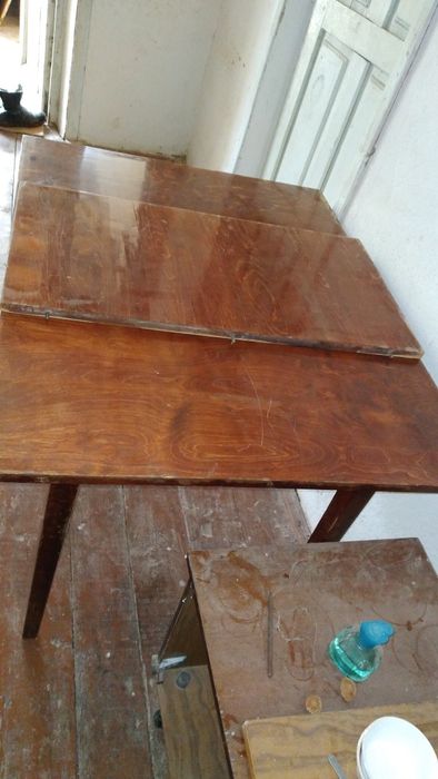 Стол сотилади мустахкам