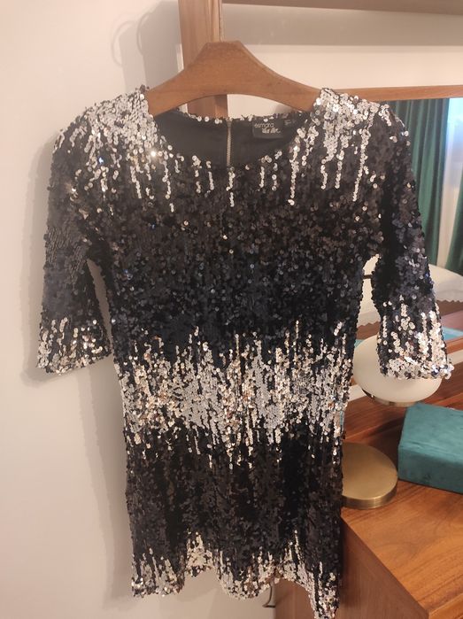 Rochie din paiete negre