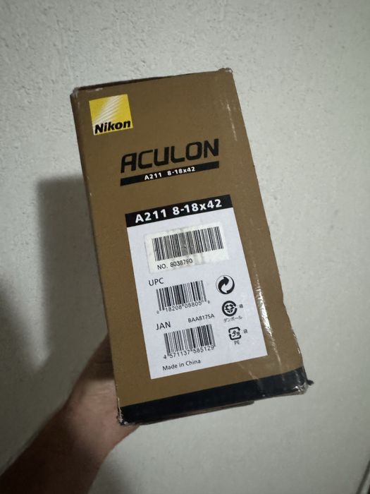 Binoclu Nikon Aculon A211 8-18x42, Negru