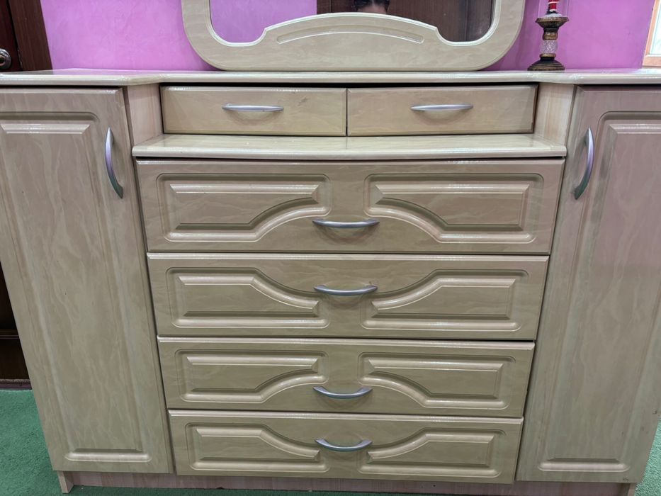 Продам комод с зеркалом б/у 50000