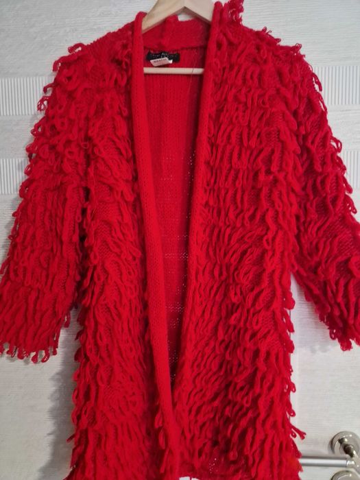 Нова  жилетка в червено