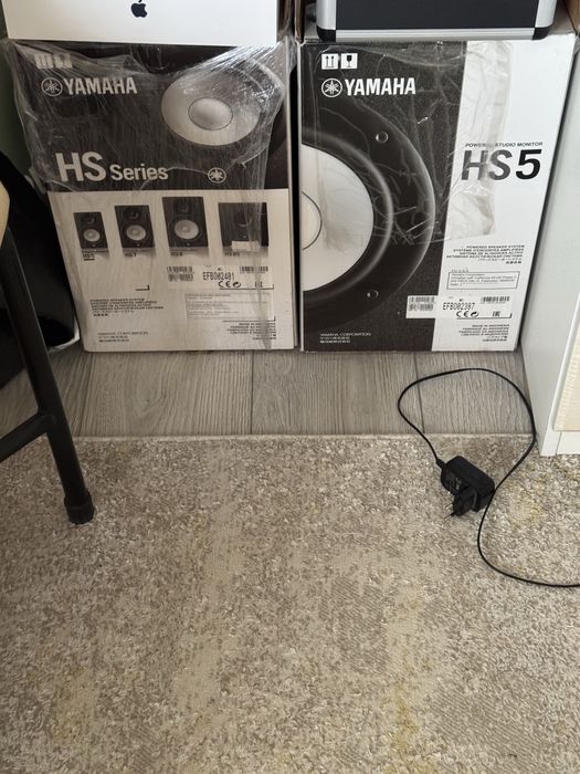 Пара колонок Yamaha HS5