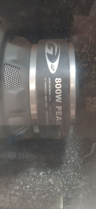 Alpine сабвуфер.