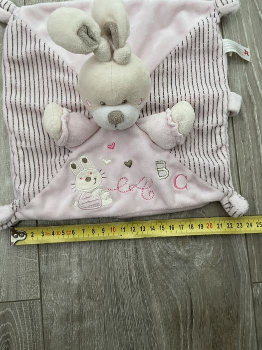 Păturică pentru somn cu iepuras de pluș