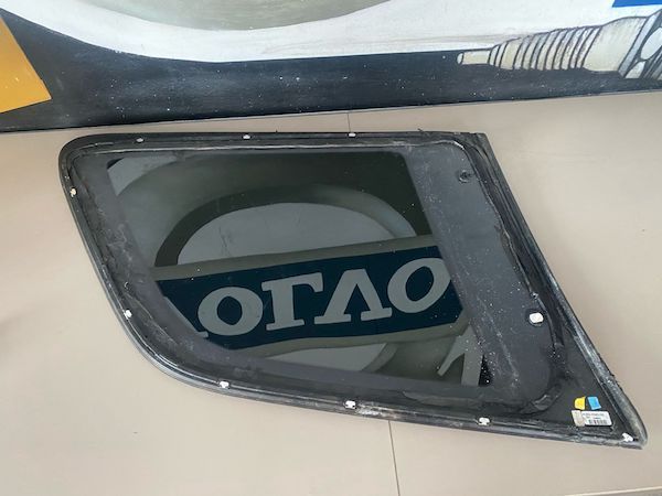 Geam aripa spate dreapta VOLVO XC90 2015-2024 31468147