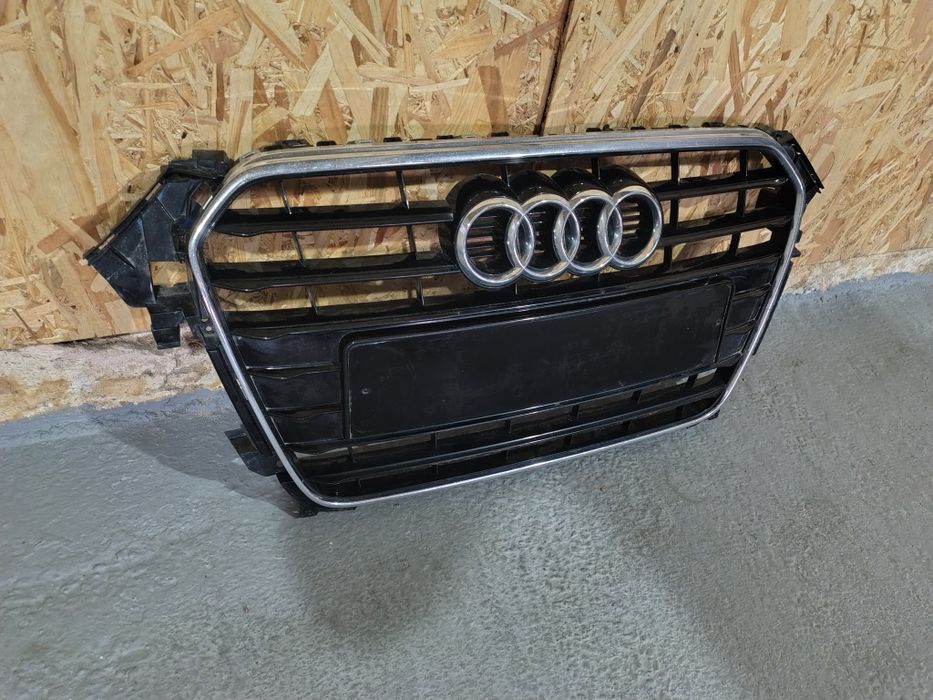 Grila radiator Audi A4 B8 facelift an 2012-2016 cu defect