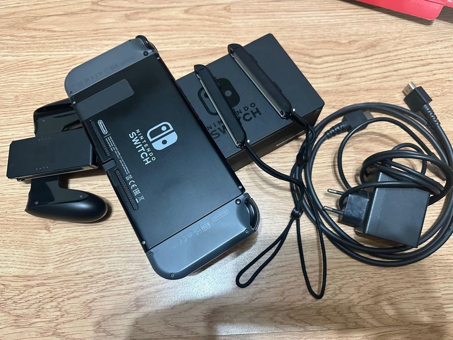 Vând consolă Nintendo Switch .