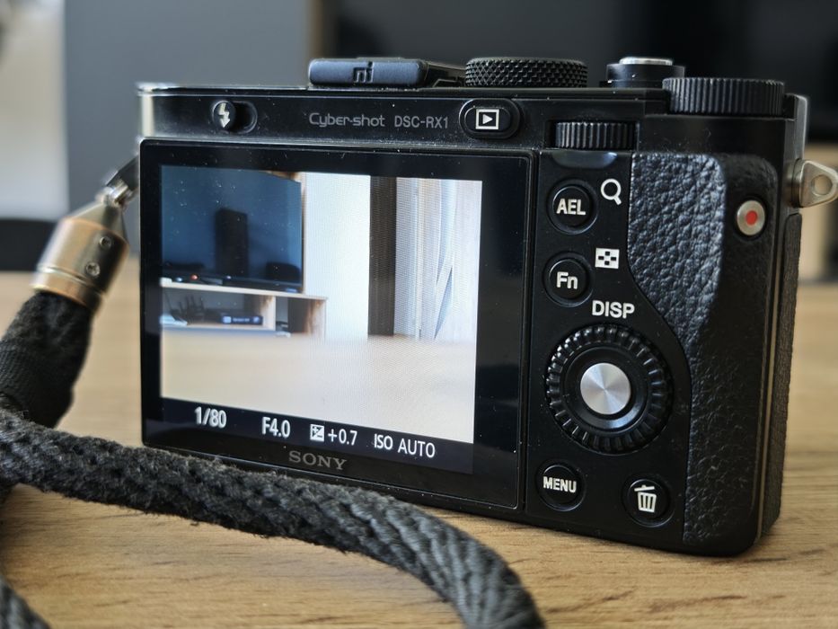 Sony RX1 (Full-Frame, Zeiss Sonnar 35/2)