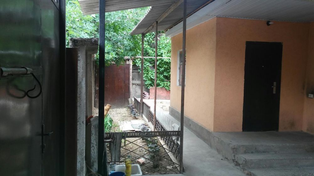 Продаётся дом с коммерческим помещением.