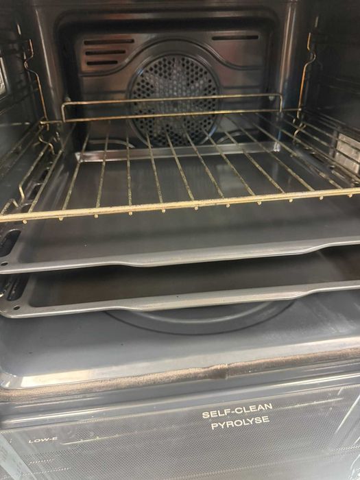 Многофункционална фурна SMEG "Linea" с пиролитичен отвор и плавно затваряне на вратата, черна, енергиен клас A+