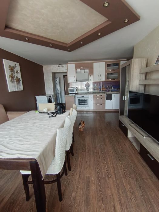 Тристаен апартамент под наем