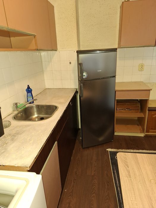 Продавам обзаведена гарсониера на Ем.Станев 8.