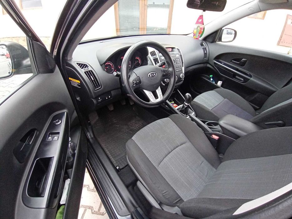 Kia Ceed motor 1.4 benzină 90 cp, 2011 înmatriculată în RO