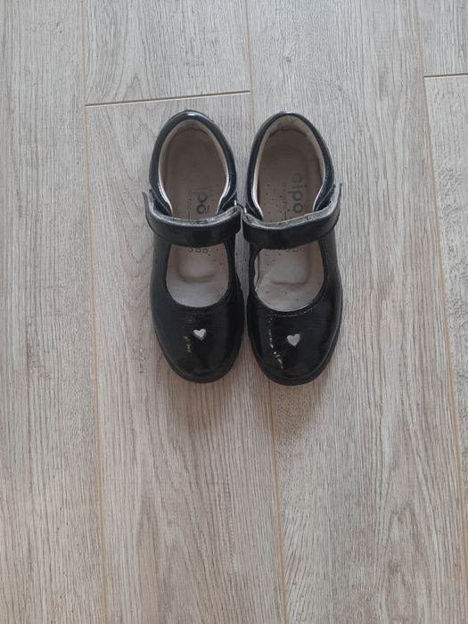 Туфли школьные 33 р