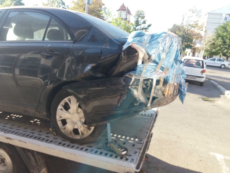 Dezmembrez TOYOTA AVENSIS T25 1.6i (2005) - 1598 CMC - 81 KW - 110 CP