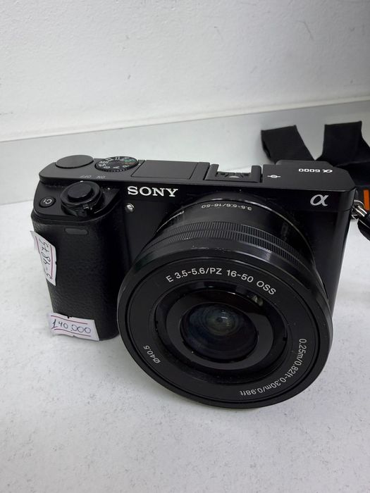 Sony A6000 в хорошем состоянии
