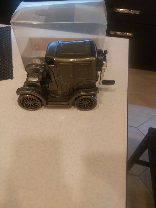 Машинка - точилка для карандашей