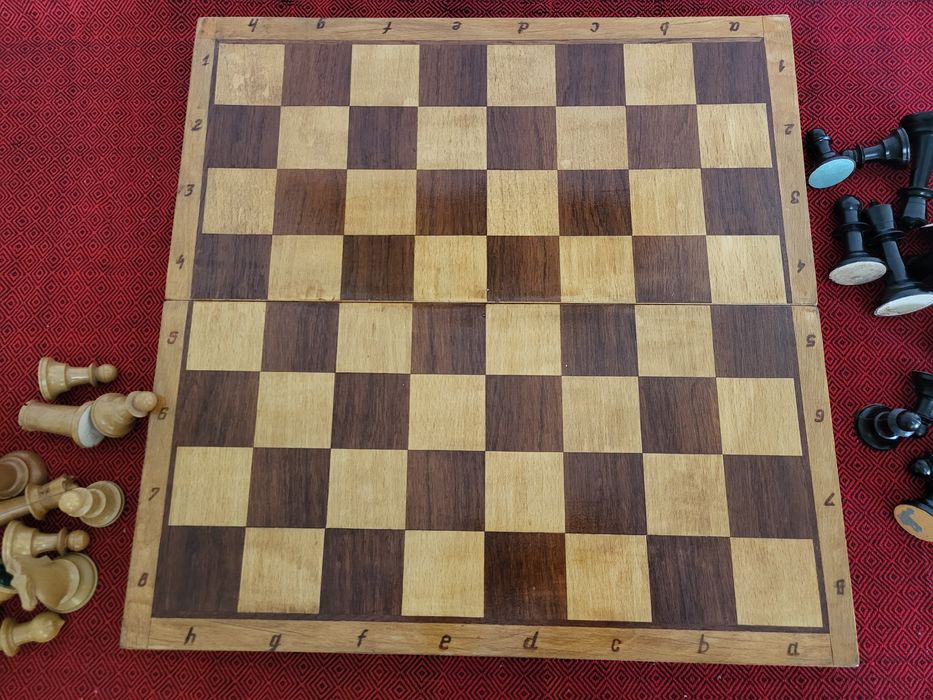 #2 Масивен стар дървен шах
