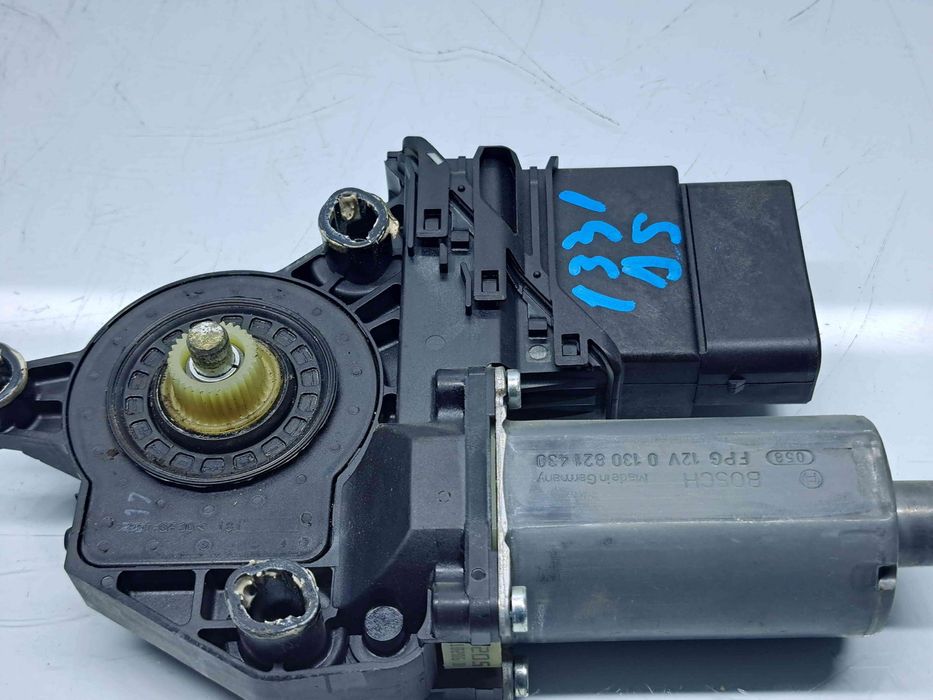 Motoras geam dreapta spate Volkswagen Golf 5 Plus (5M1) [Fabr 2005-200