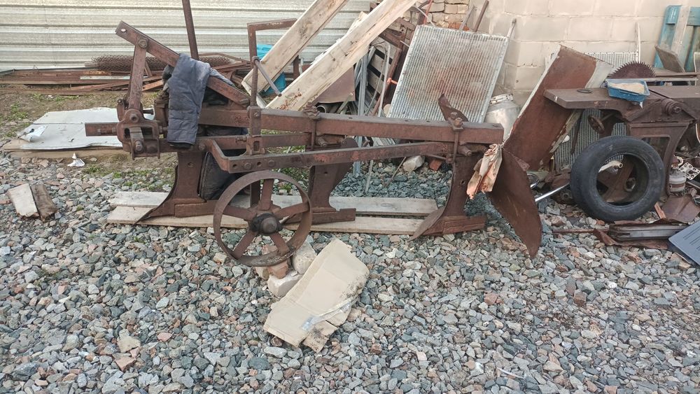 Продам плуг ПЛН-3-35