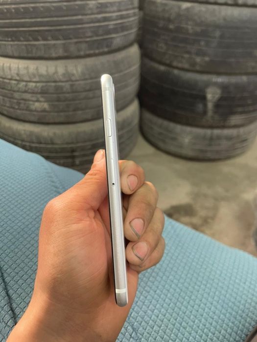 Телефон Айфон SE