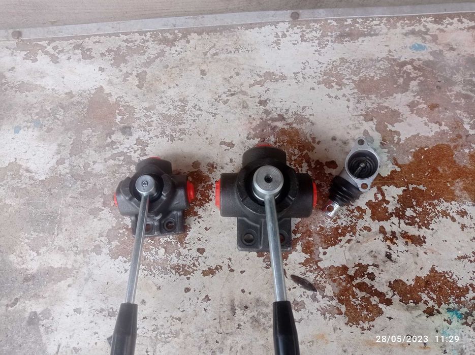 Хидравлични разпределители и помпи