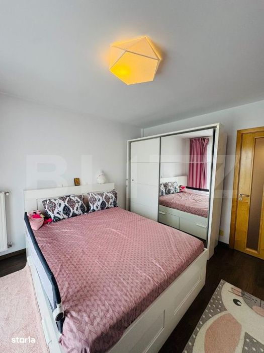 Apartament 3 camere, decomandat, etaj intermediar, lift, parcare si bo