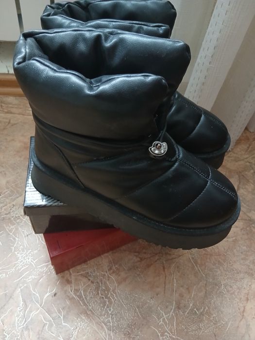 Продам угги дутыши