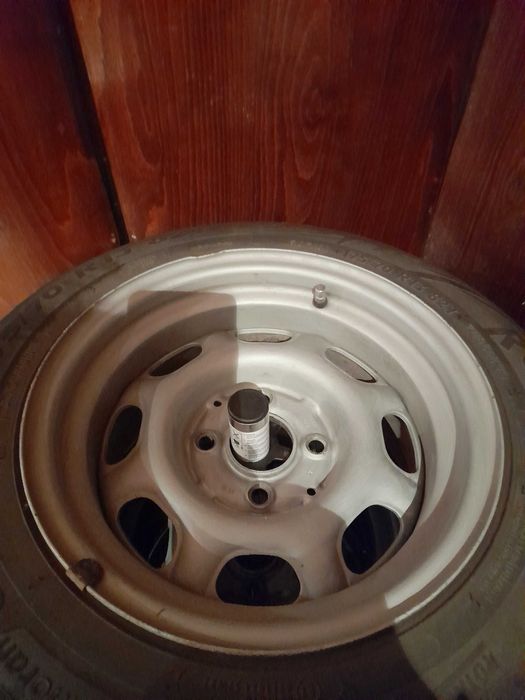 Автомобилни гуми с джанти