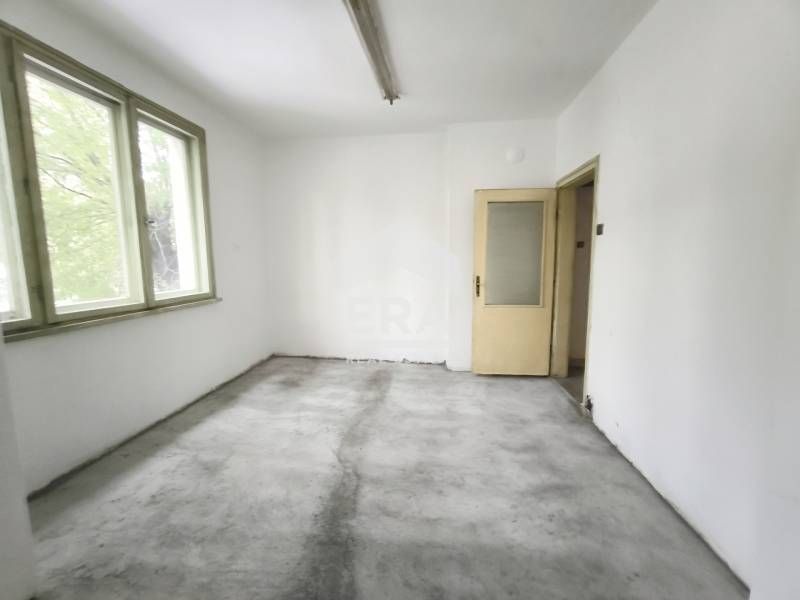 Страхотен тристаен апартамент в Центъра на Хасково