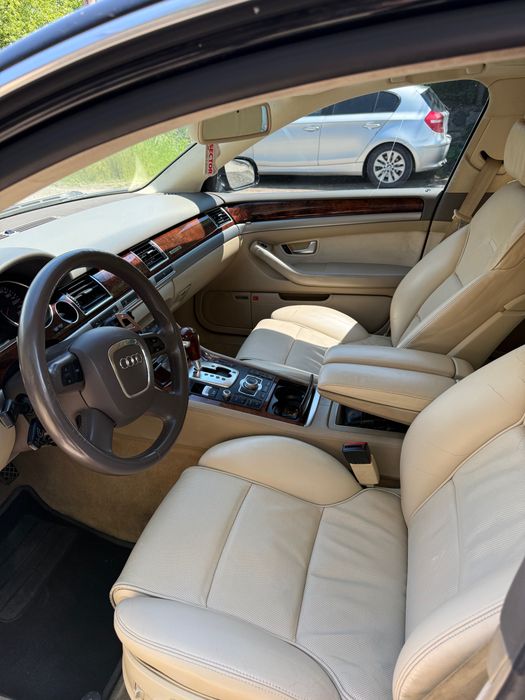 Audi A8 4.2  326 hp
