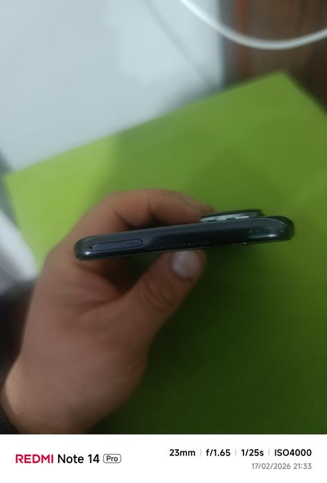 Huawei se 9 sotiladi orqa qopqogʻi va ekrani singan zapchastlari ishli