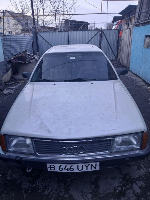 Автомобиль  Ауди 100