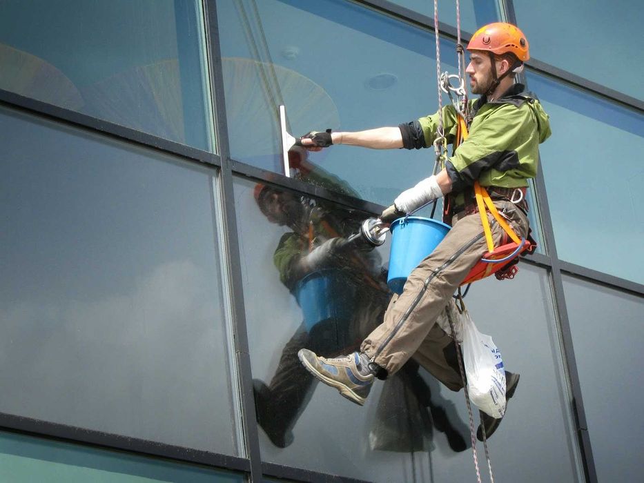 Fasad-oyna yuvish.  Мойка окон и фасадов